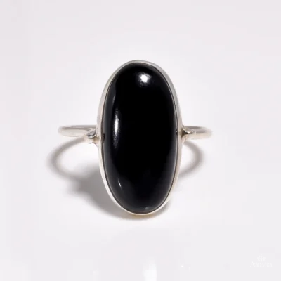 Minimalist Elongated Oval Black Onyx Ring โ close-up front detail