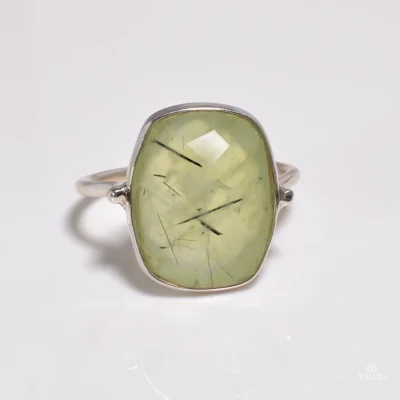 Minimalist Faceted Cushion Prehnite Ring โ close-up front detail